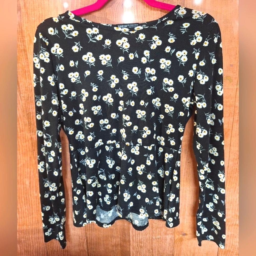 SHEIN SIZE LARGE BLACK FLORAL TOP
